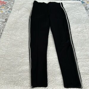 Zara High rise leggings with wide elastic waistband. it is a stretchable.